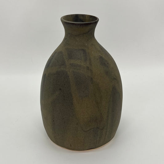 Wide body jug that works as a vase as well as a decorative piece. Finished in pussywillow (a gorgeous gray/brown matte finish)
